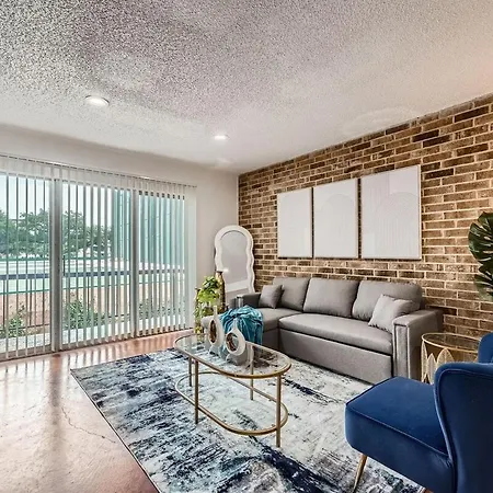 Your 2B Getaway - Steps 2 Dtwn - Sleeps 6 - Pool And Prkg